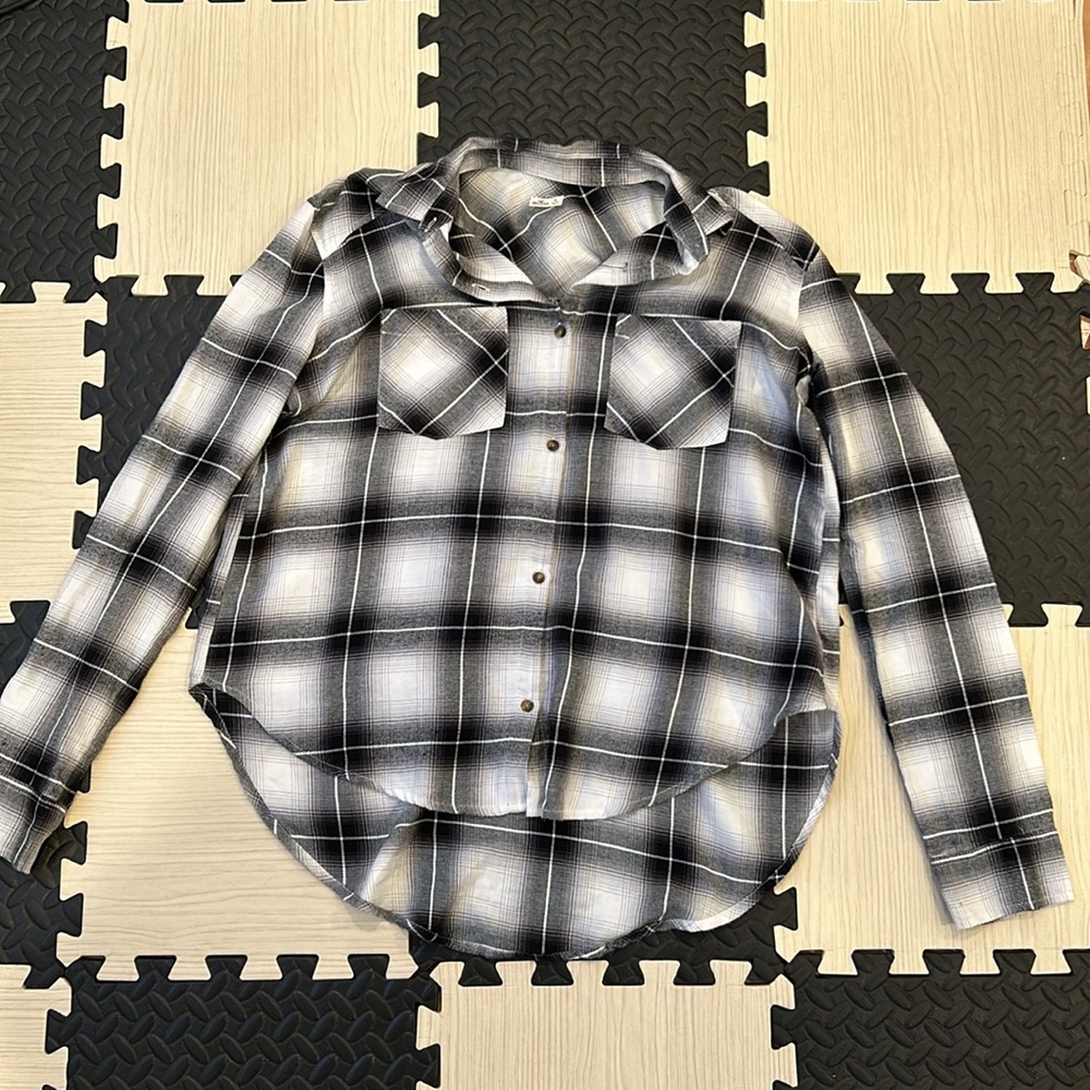 Hollister flannel plaid flannel, black and white size extra small